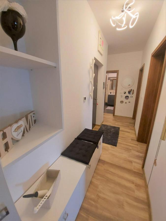 Paula Apartment Dumbravita  外观 照片